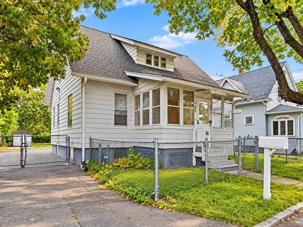 82 Gresham St, Springfield, MA 01119