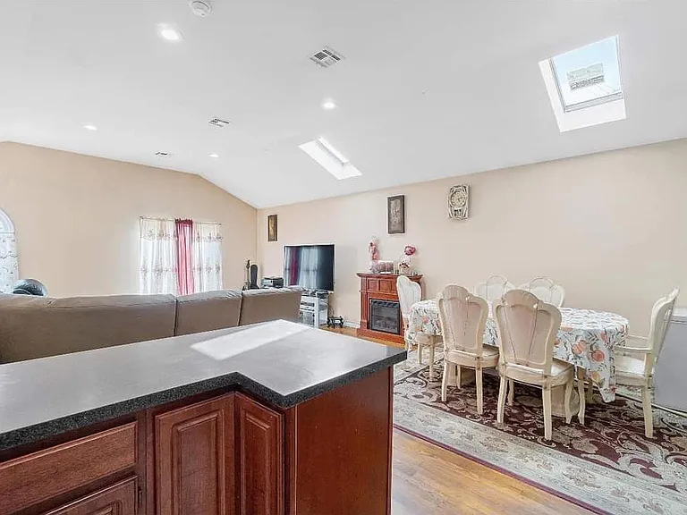 152 Virginia Ave #2 — Photo 4