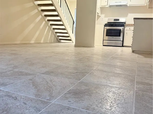 1000 E Bishop St Unit M2, Santa Ana, CA 92701