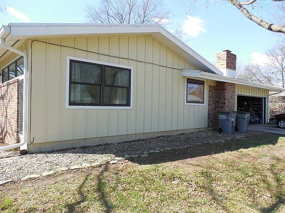 2nd image of 825 Sunrise Dr
