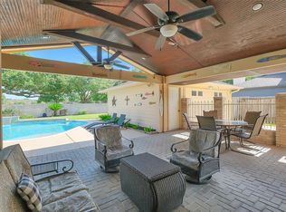 910 Millpond Dr, Sugar Land, TX 77498
