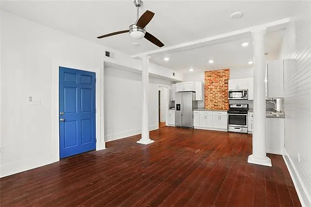 819 N Robertson St — Photo 5