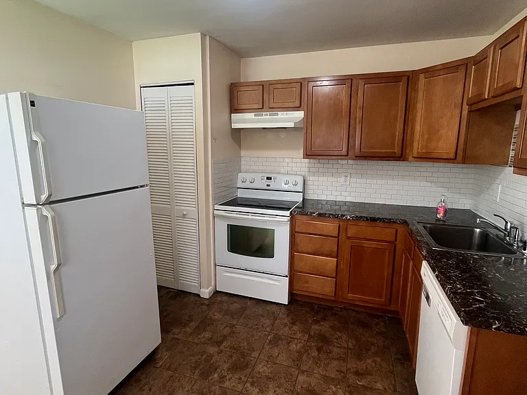 3402 Barclay Dr — Photo 5