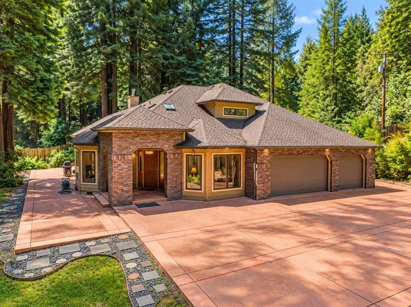 132 Pepperwood Ln, Arcata, CA 95521