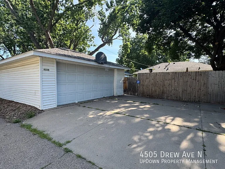4505 Drew Ave N — Photo 28