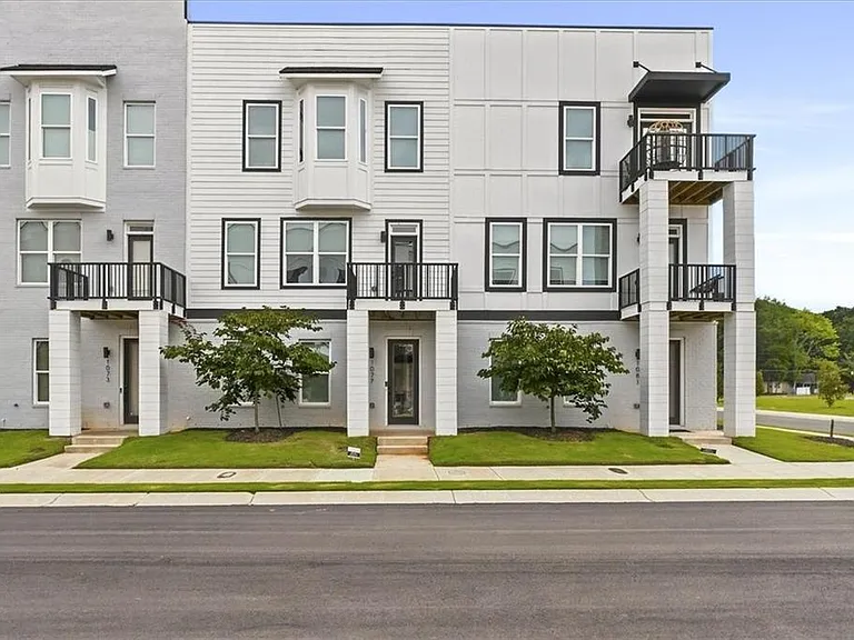 1077 Glen Opal Dr — Photo 1