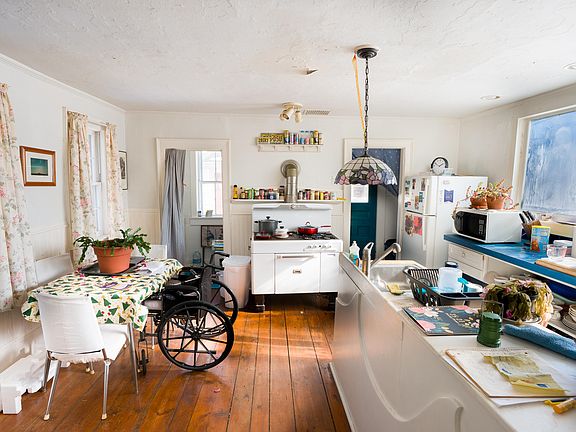 5th image of 4 Stevens Avenue #2