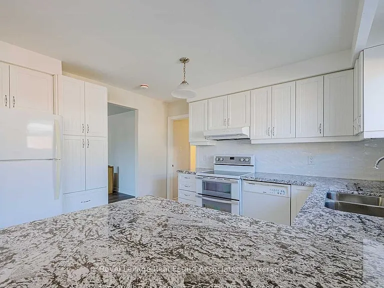 2393 Whaley Dr #UPPER — Photo 3