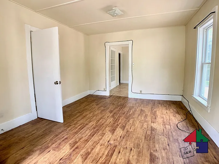 69 Perry St — Photo 2