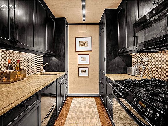 4th image of 40 E 94th St APT 18B