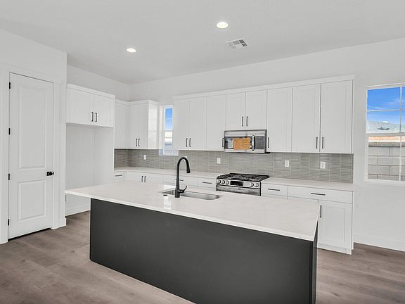 3rd image of Phase 6 St Lot 636