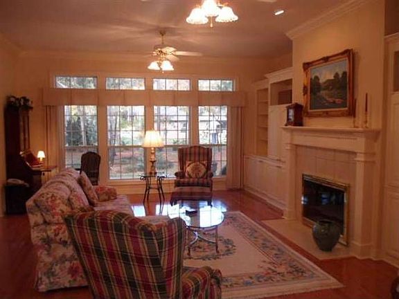 1633 Pineview