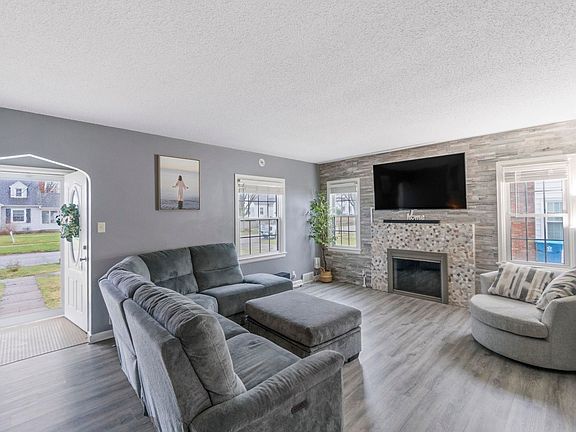2nd image of 151 Hawthorne Ave
