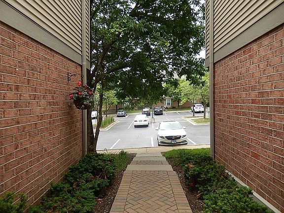 2nd image of 122 Willow Brook Ct APT 5