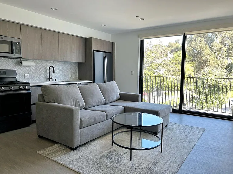 4506 Dockweiler St #304 — Photo 8