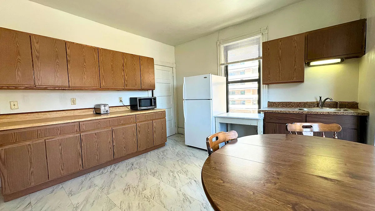 Building Photo - 210 N Dithridge St #2A