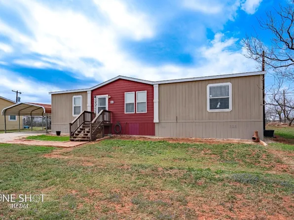 1115 Market St, Tye, TX 79563