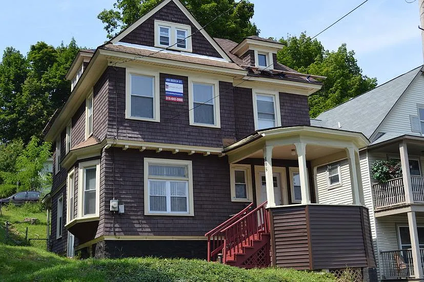 4 bed, 1.5 bath, $2,700 — Photo 1