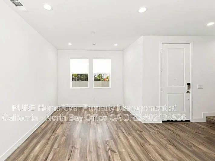 3 bed, 2.5 bath, 1749 sqft, $3,950 — Photo 4