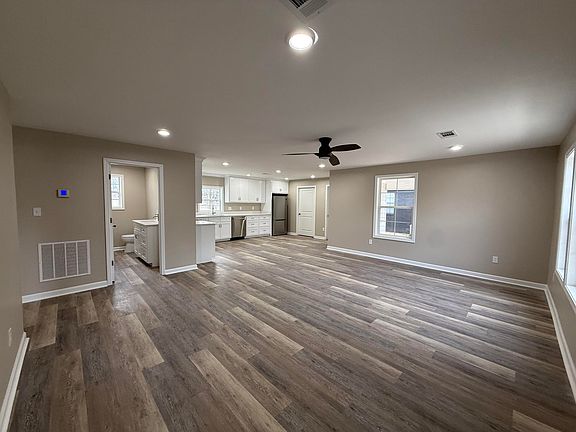 2nd image of 154 Cartwright Ave