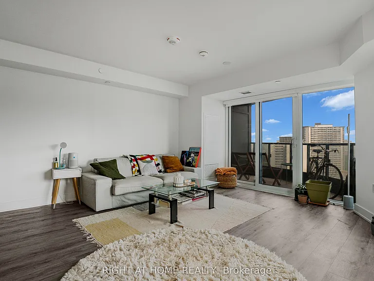 585 Bloor St E #1922 — Photo 7