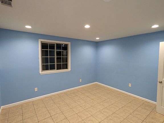 5th image of 12547 Lorna Ave