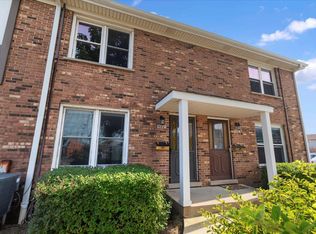 1772 Pickwick Ln #2, Glenview, IL 60026