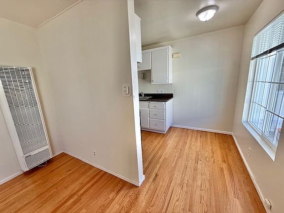 5th image of 822 Grove St APT 8