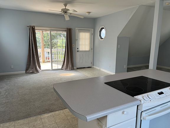 4th image of 213 Georgia Ave