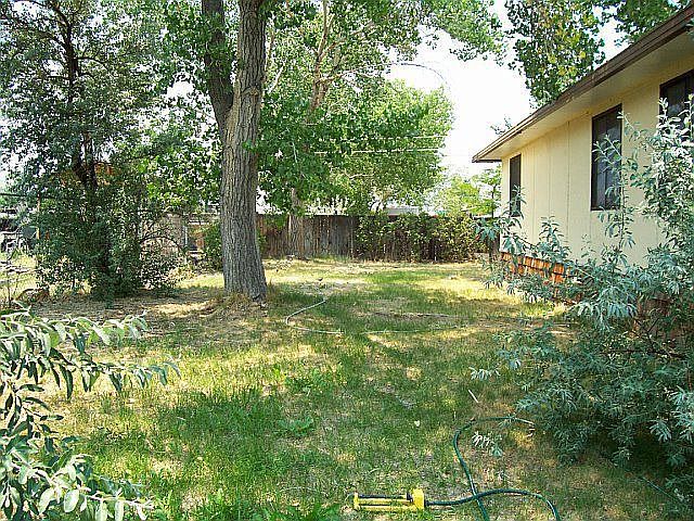 Left side, lot extends pass fence