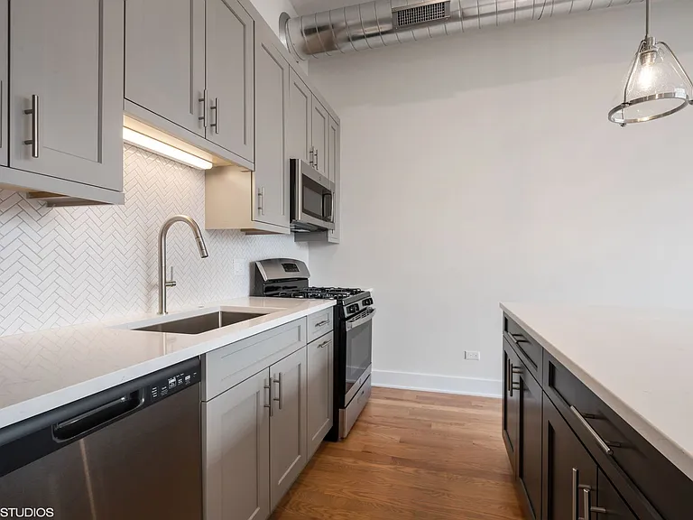 4405 N Artesian Ave #205 — Photo 9