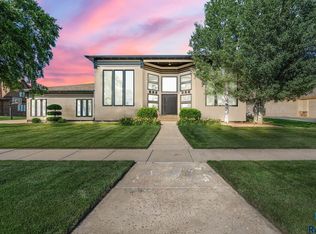 7512 S Ridgestone Dr, Sioux Falls, SD 57108