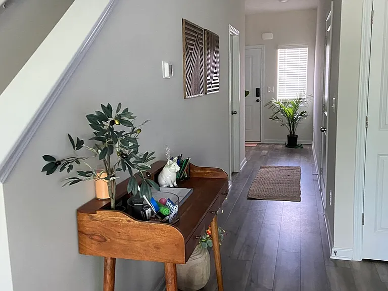 115 Buckingham Ln — Photo 3