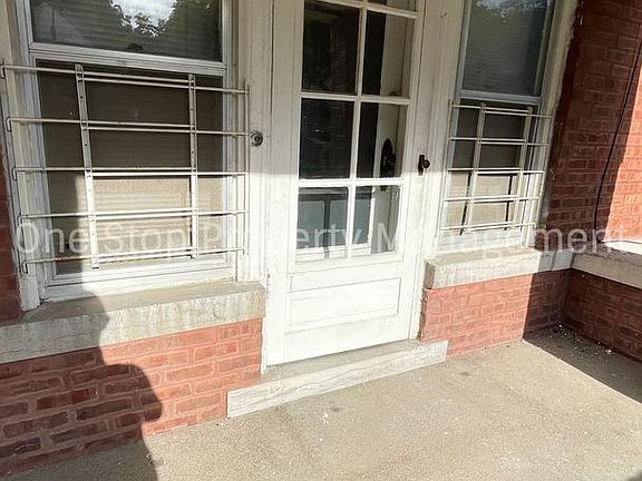 2nd image of 3621 Wyandotte St APT 1S