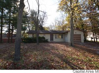 920 E Lincoln St, Riverton, IL 62561