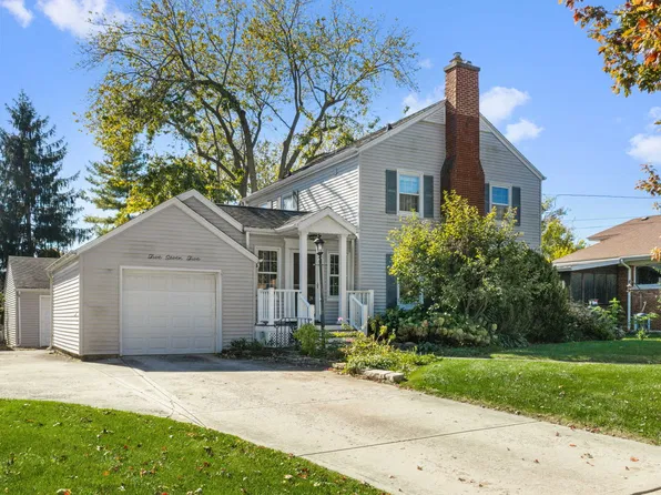 575 E 12th St, Lockport, IL 60441