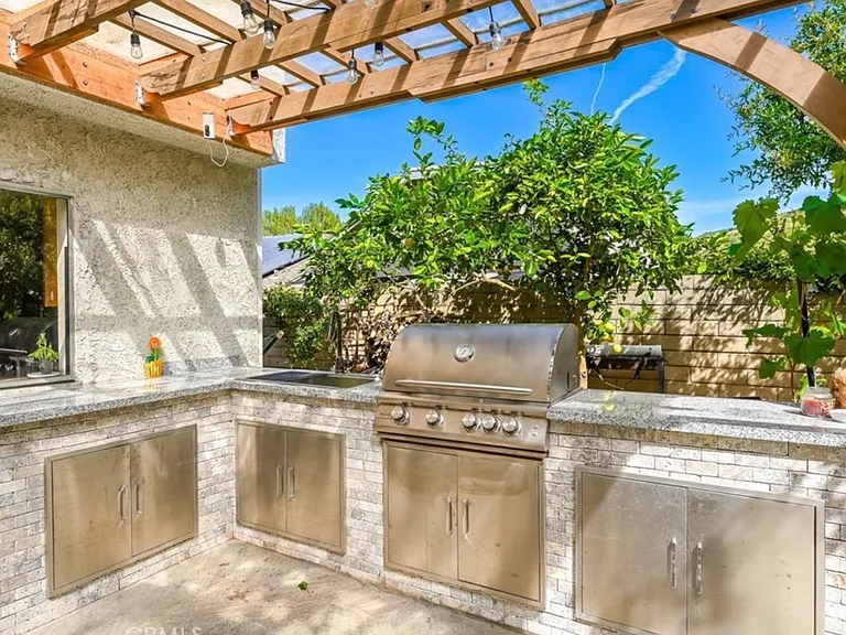 24668 Ebelden Ave — Photo 18