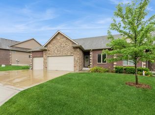 16530 Valleyview Ln, Clive, IA 50325