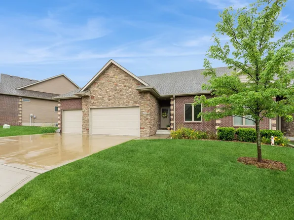 16530 Valleyview Ln, Clive, IA 50325