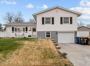 2225 Hillandale Rd, Davenport, IA 52804