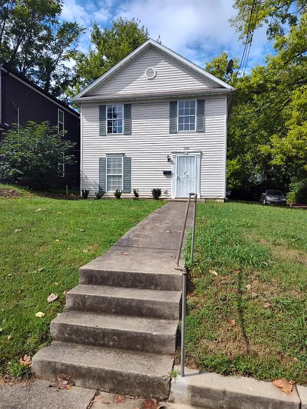 3 bed, 1.5 bath, 1152 sqft, $1,250 — Photo 1