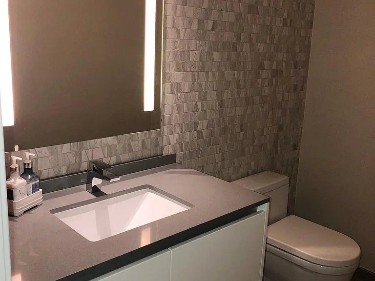 88 SW 7th St #1003 — Photo 7
