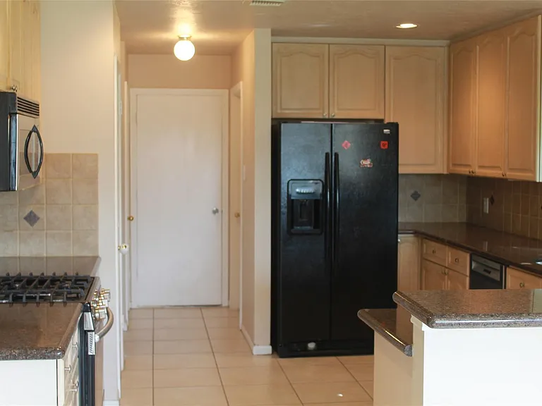 1723 Monvale Ln — Photo 4