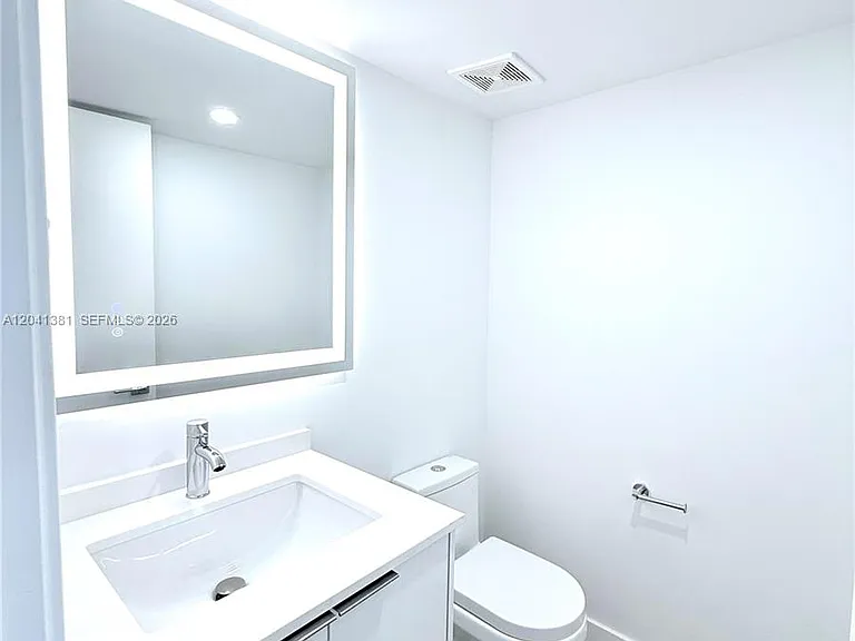 1900 Meridian Ave #403 — Photo 9