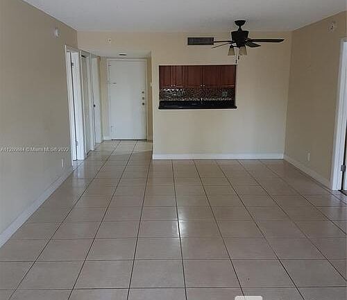 4th image of 100 Lakeview Dr