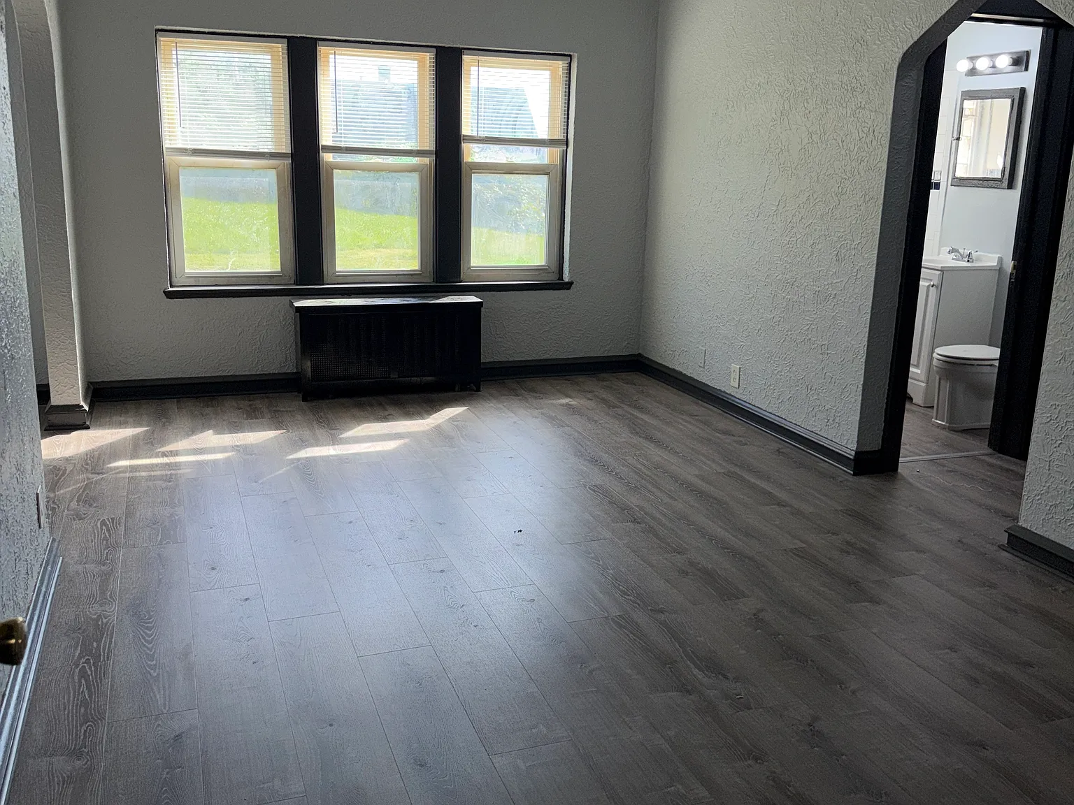 Studio, $750 — Photo 2