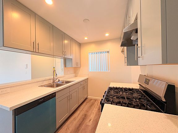 4th image of 311 E Cedar Ave #202