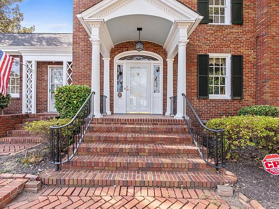 4th image of 305 N Main St