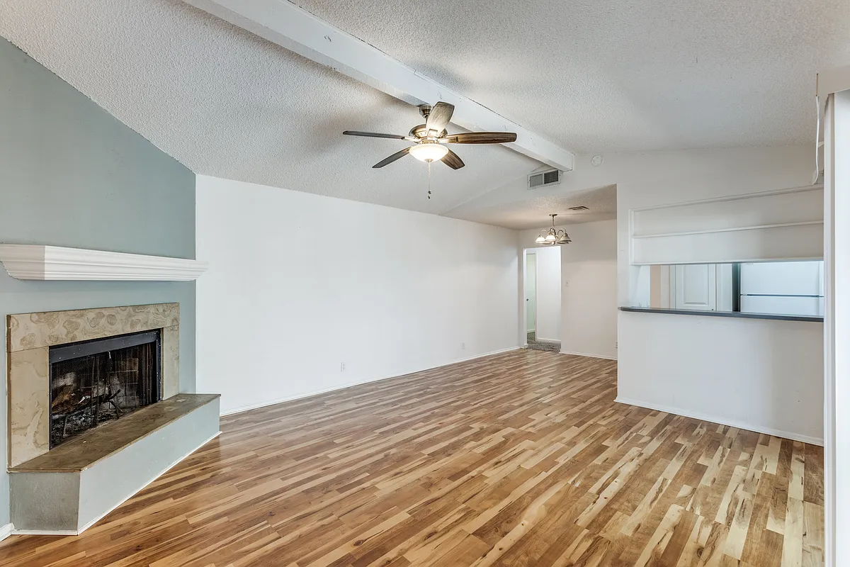Building Photo - 6916 Scenic Brook Dr #B