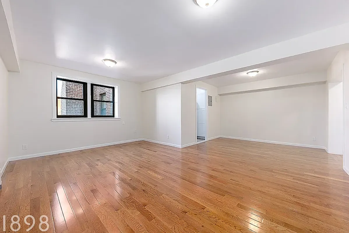 34-15 Parsons Boulevard — Photo 3